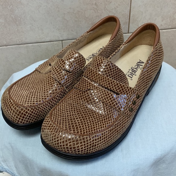 Alegria Tay Women's Brown snake skin Loafers size 39 brown suede leather sole - Picture 1 of 8